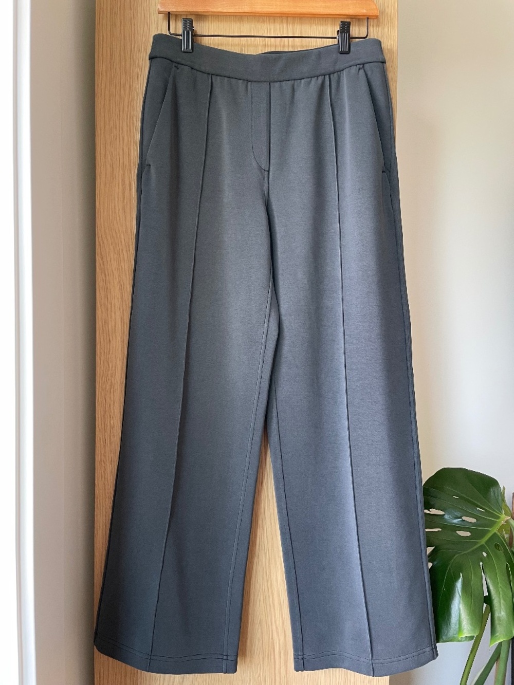 Lululemon Softstreme Pintuck Mid-Rise Pant - Size M